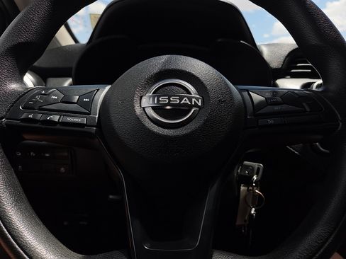 Used 2023 Nissan Versa S FWD image 11