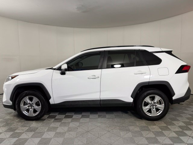 Used 2019 Toyota RAV4 XLE FWD image 3