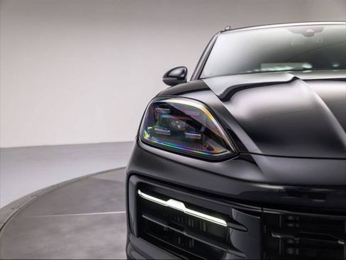 Used 2024 Porsche Cayenne AWD/4WD image 10