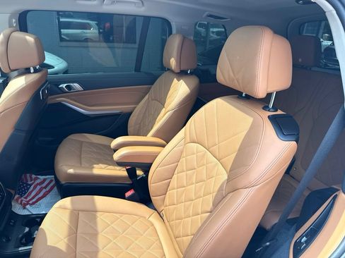 Used 2024 BMW X7 xDrive40i w/ Climate Comfort Package AWD/4WD image 15