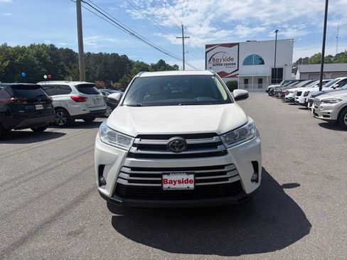 Used 2019 Toyota Highlander XLE AWD/4WD image 4