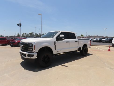 Used 2023 Ford F350 Lariat w/ Lariat Ultimate Package AWD/4WD image 2