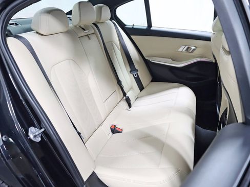 Used 2023 BMW 330i Sedan w/ Premium Package image 31