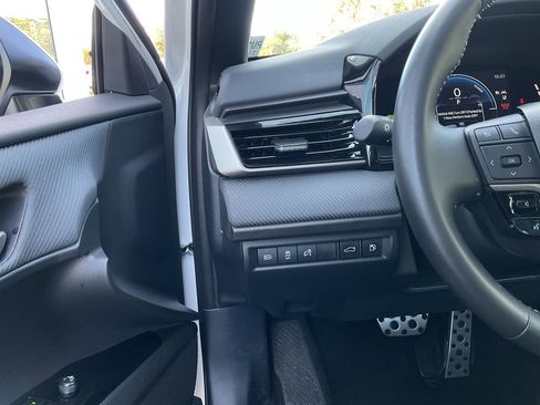 Used 2025 Toyota Camry SE image 24