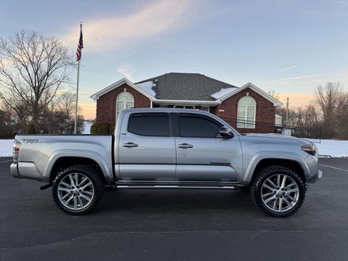 Used 2016 Toyota Tacoma SR RWD image 7