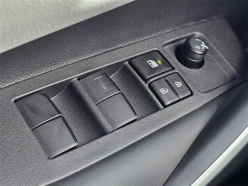 Used 2025 Toyota Corolla SE image 13