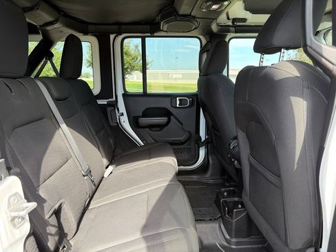 Used 2018 Jeep Wrangler Unlimited Sport S AWD/4WD image 32