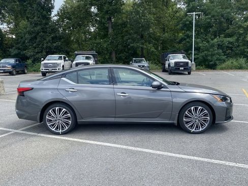 New 2025 Nissan Altima 2.5 SL image 9