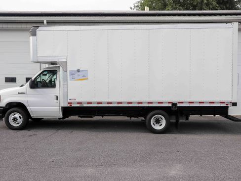 Used 2021 Ford E-450 and Econoline 450 Super Duty w/ Power Windows & Locks Group RWD image 6