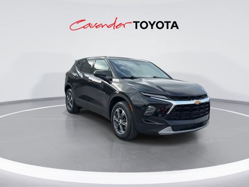 Used 2025 Chevrolet Blazer LT image 2