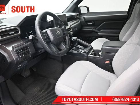 Used 2025 Toyota Tacoma SR5 AWD/4WD image 9