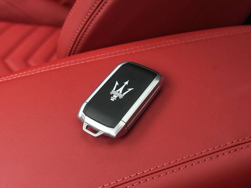 Used 2025 Maserati Grecale Modena AWD/4WD image 20