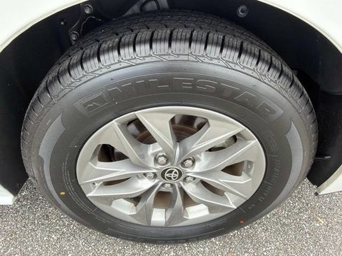 Certified 2024 Toyota Sienna XLE FWD image 29