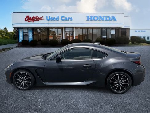 Used 2025 Toyota GR86 RWD image 2