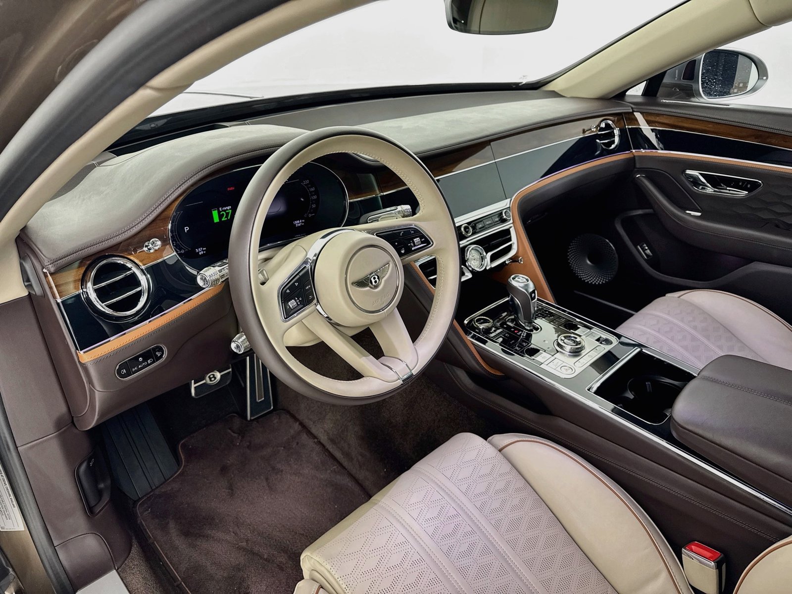 Certified 2025 Bentley Flying Spur Plug-In Hybrid AWD/4WD image 6