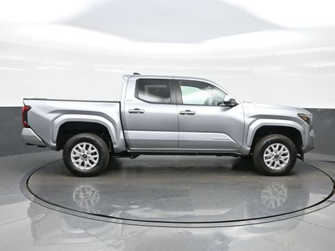 Used 2025 Toyota Tacoma SR5 image 7