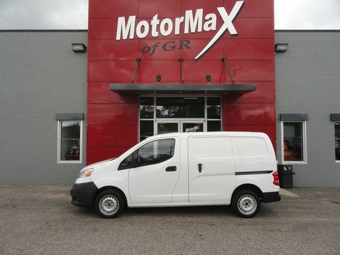 Used 2019 Nissan NV200 S image 2