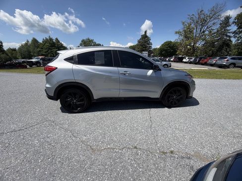 Used 2022 Honda HR-V Sport image 6
