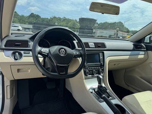 Used 2019 Volkswagen Passat 2.0T Wolfsburg w/ Wheels & Sunroof Package FWD image 9