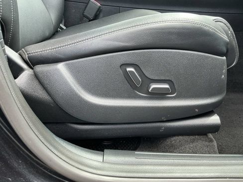 Used 2022 Genesis GV70 2.5T AWD/4WD image 21