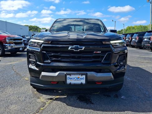 Certified 2025 Chevrolet Colorado Z71 w/ Technology Package AWD/4WD image 2