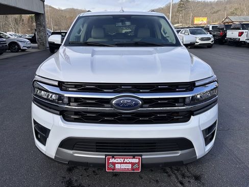Used 2024 Ford Expedition Limited AWD/4WD image 3