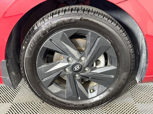 Used 2023 Hyundai Elantra Blue image 31