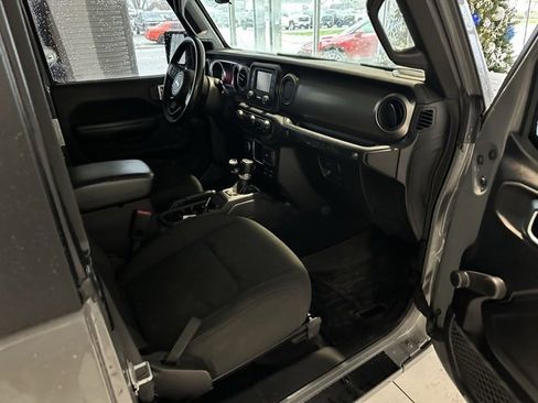 Used 2018 Jeep Wrangler Sport image 15