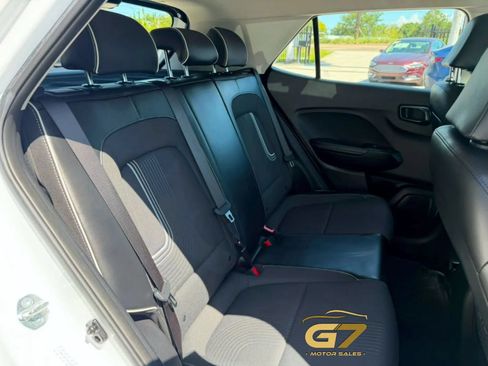 Used 2023 Hyundai Venue Limited FWD image 20