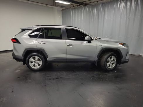 Used 2021 Toyota RAV4 LE image 9