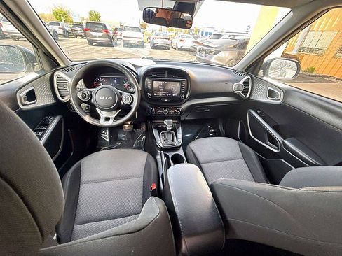 Used 2022 Kia Soul LX w/ Technology Package FWD image 10