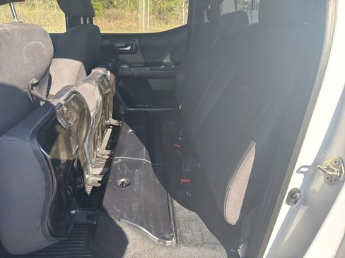 Used 2017 Toyota Tacoma TRD Sport w/ Tow Package image 12