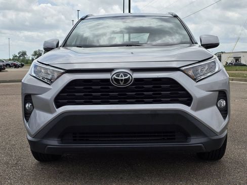 Used 2020 Toyota RAV4 XLE FWD image 2