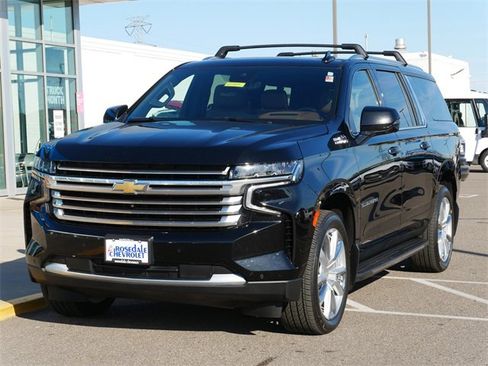 Certified 2024 Chevrolet Suburban High Country image 3