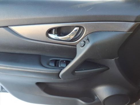 Used 2016 Nissan Rogue S w/ Appearance Package image 6