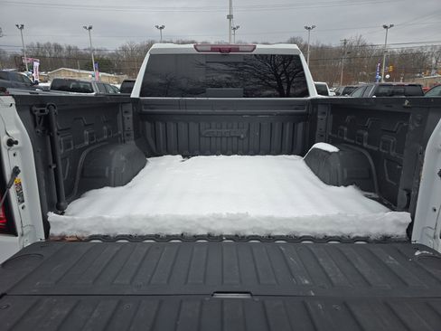 Used 2024 GMC Sierra 1500 AT4 w/ Technology Package image 5