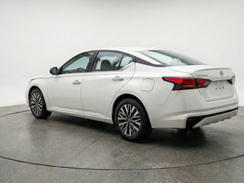 Used 2025 Nissan Altima 2.5 SV image 6