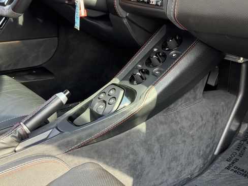 Used 2020 Lotus Evora image 25