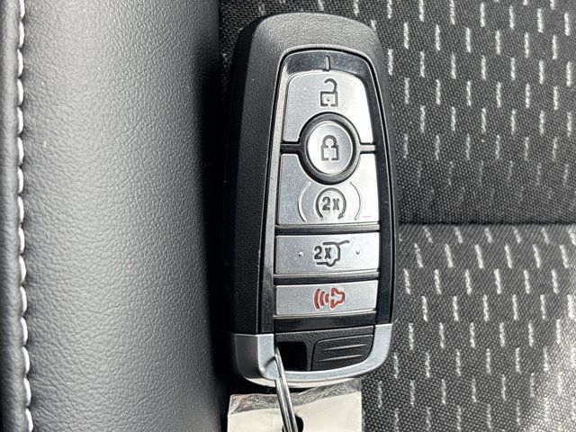 Used 2025 Ford Escape SE w/ Class II Trailer Tow Package FWD image 41