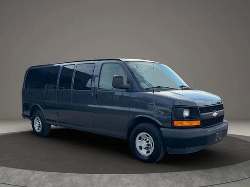 Used 2017 Chevrolet Express 3500 LS image 11