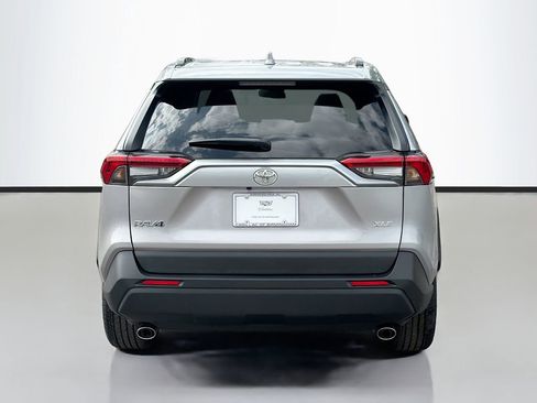 Used 2022 Toyota RAV4 XLE Premium image 6