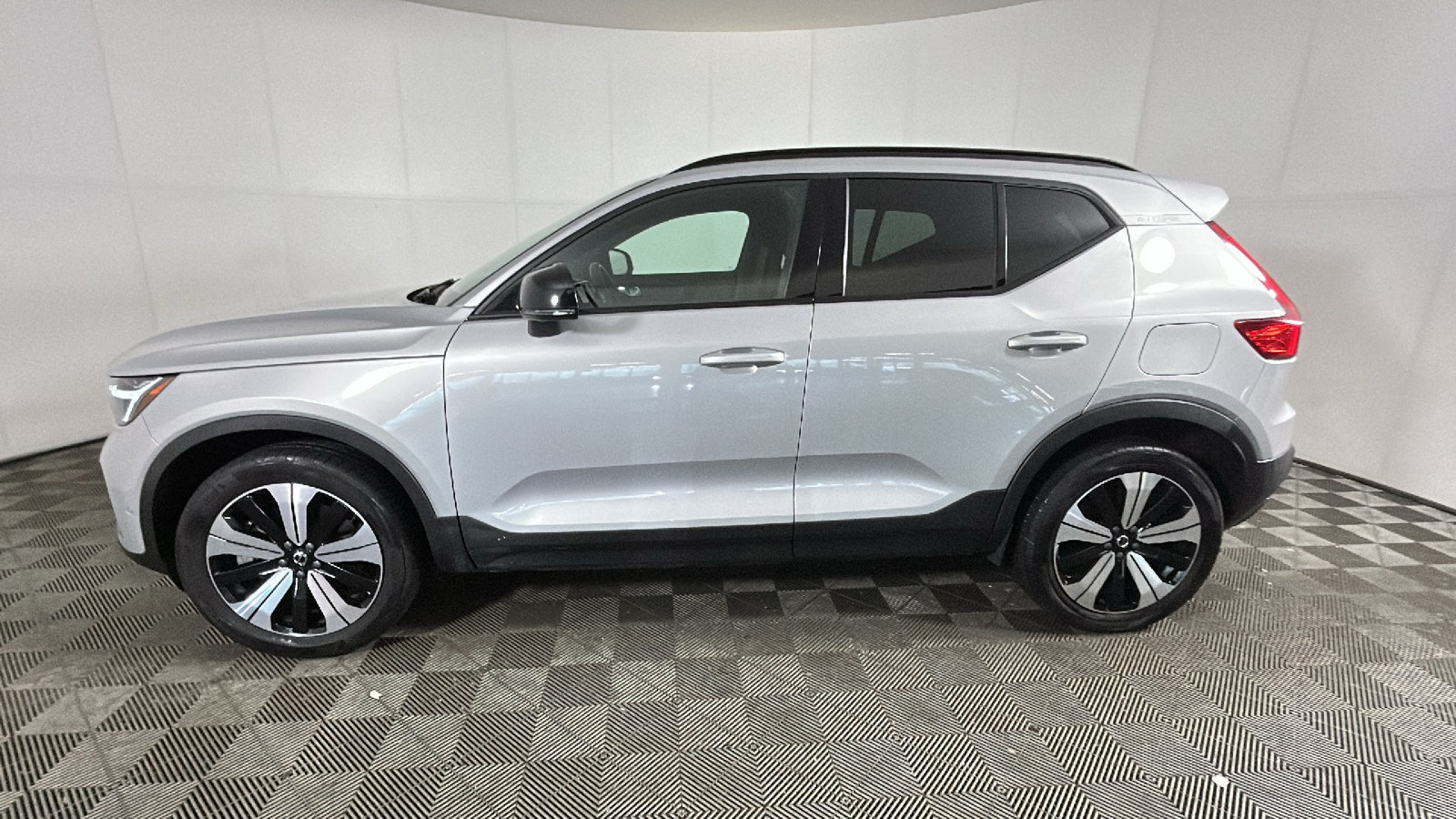 Used 2023 Volvo XC40 Recharge Plus AWD/4WD image 5