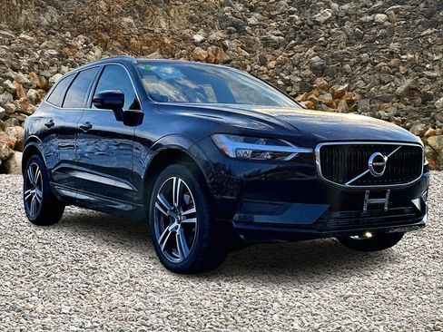 Used 2019 Volvo XC60 T5 Momentum w/ Multimedia Package image 9