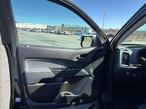 Used 2022 Chevrolet Colorado Z71 w/ Safety Package image 23