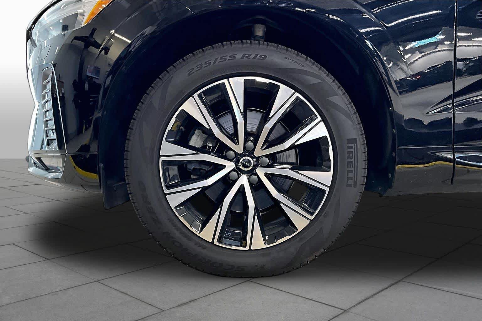 Certified 2024 Volvo XC60 B5 Core w/ Protection Package Premier AWD/4WD image 11