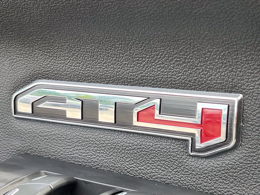 Used 2024 GMC Sierra 1500 AT4 w/ Technology Package AWD/4WD image 16