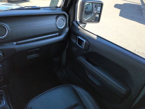 Used 2023 Jeep Wrangler Unlimited Sahara w/ Cold Weather Group AWD/4WD image 17