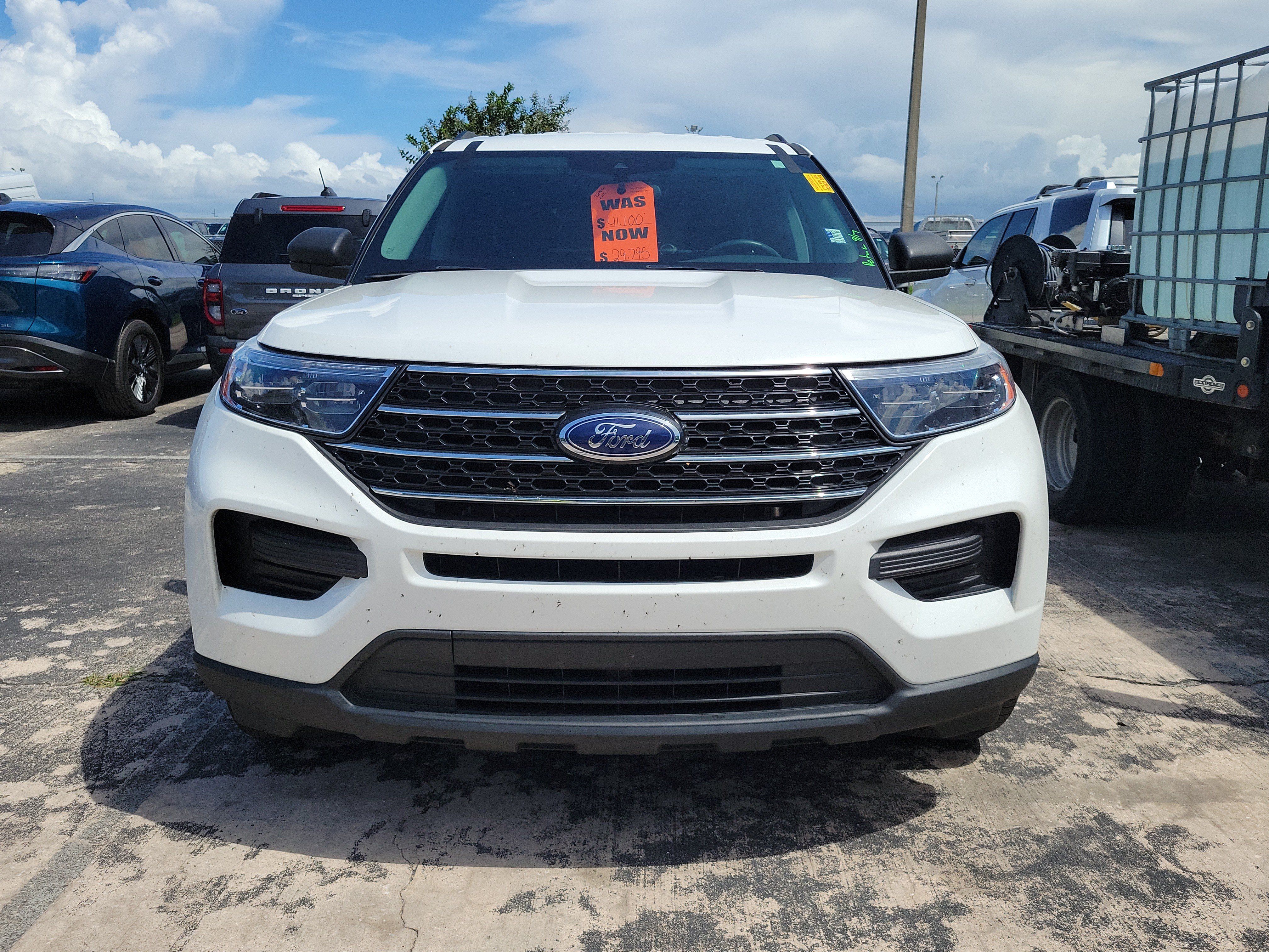 Used 2024 Ford Explorer XLT RWD image 2