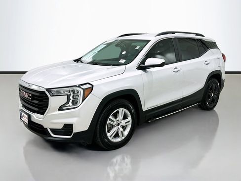 Used 2022 GMC Terrain SLE w/ Driver Convenience Package image 3