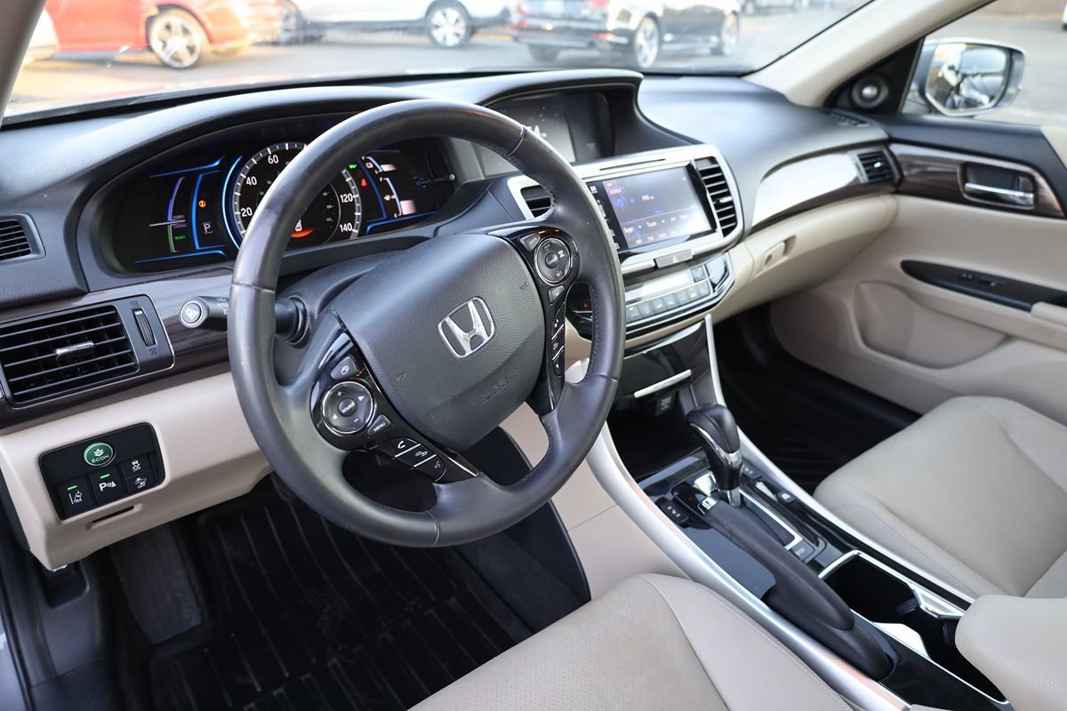 Used 2017 Honda Accord Touring image 21